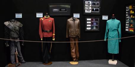 Kostϋme und Requisiten